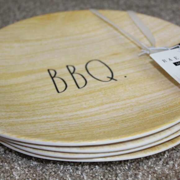 Rae Dunn BBQ Wood Grain Look Set of 4 10.5" Melamine Dinner Plates Barbecue NWT - Picture 4 of 7